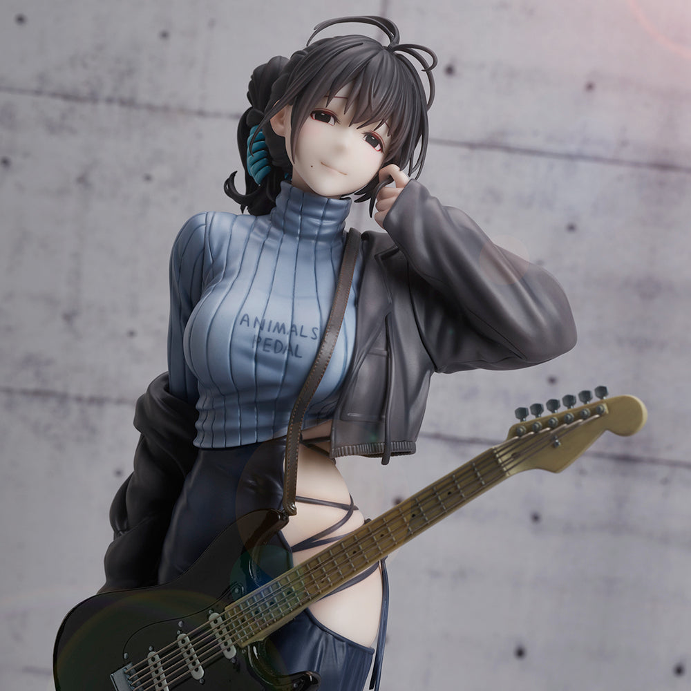 hitomio Juroku Illustration „Guitar Meimei Backless Dress“ – BALD ERHÄLTLICH