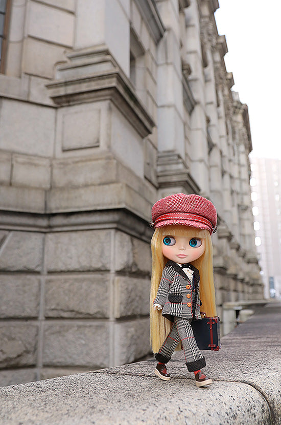 Blythe Pleasant Surprise Figure