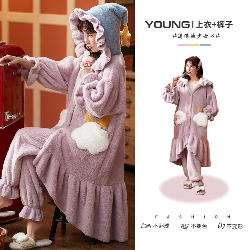 Niedlicher Winterpyjama mit Kapuze
