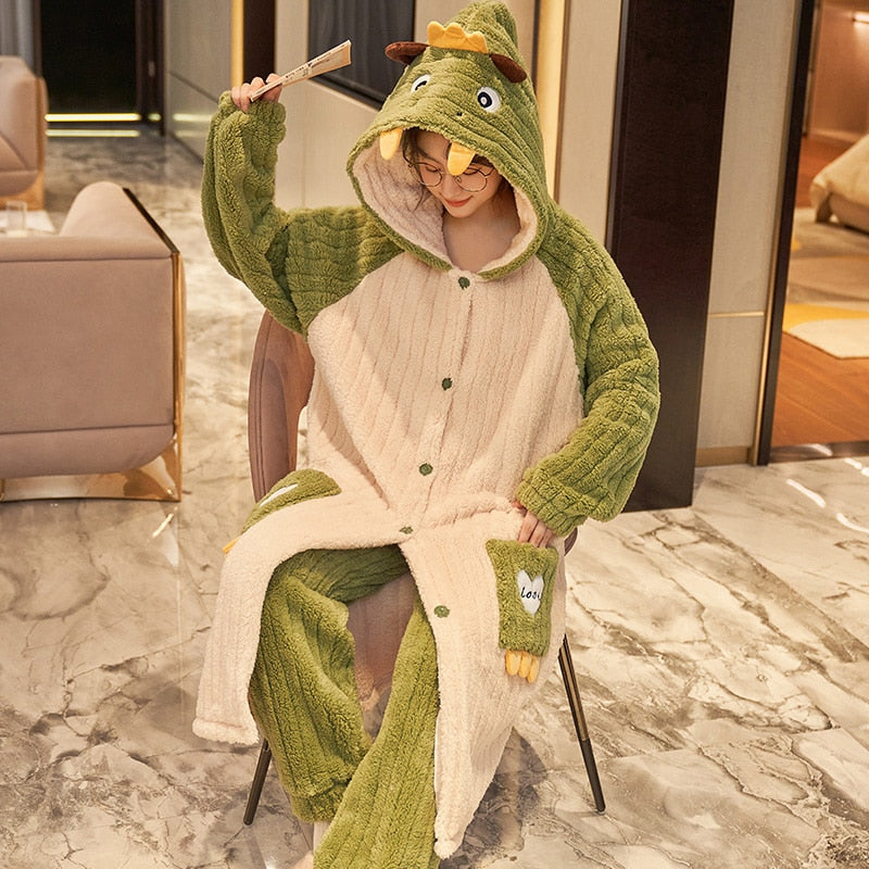 Niedlicher Winterpyjama mit Kapuze
