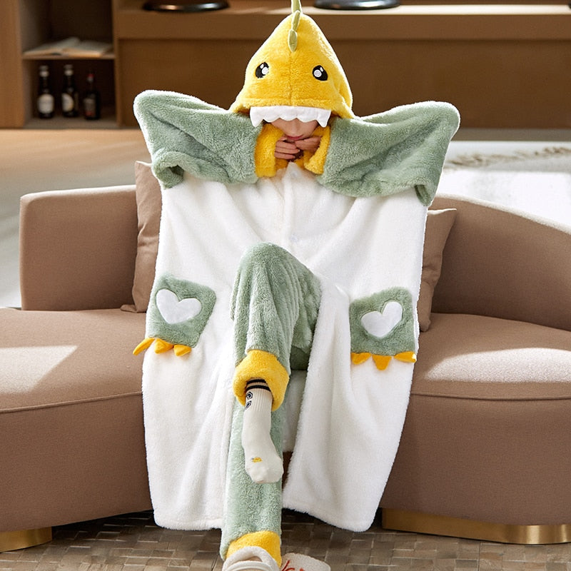 Niedlicher Winterpyjama mit Kapuze