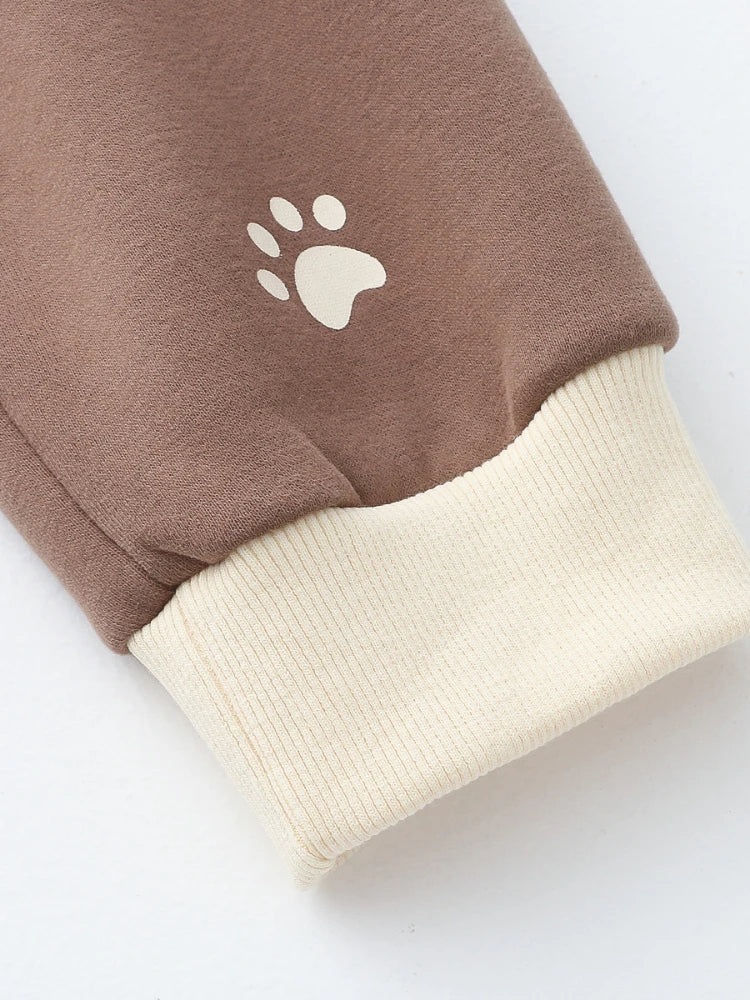 Pullover mit Bären- und Pfotenabdrücken