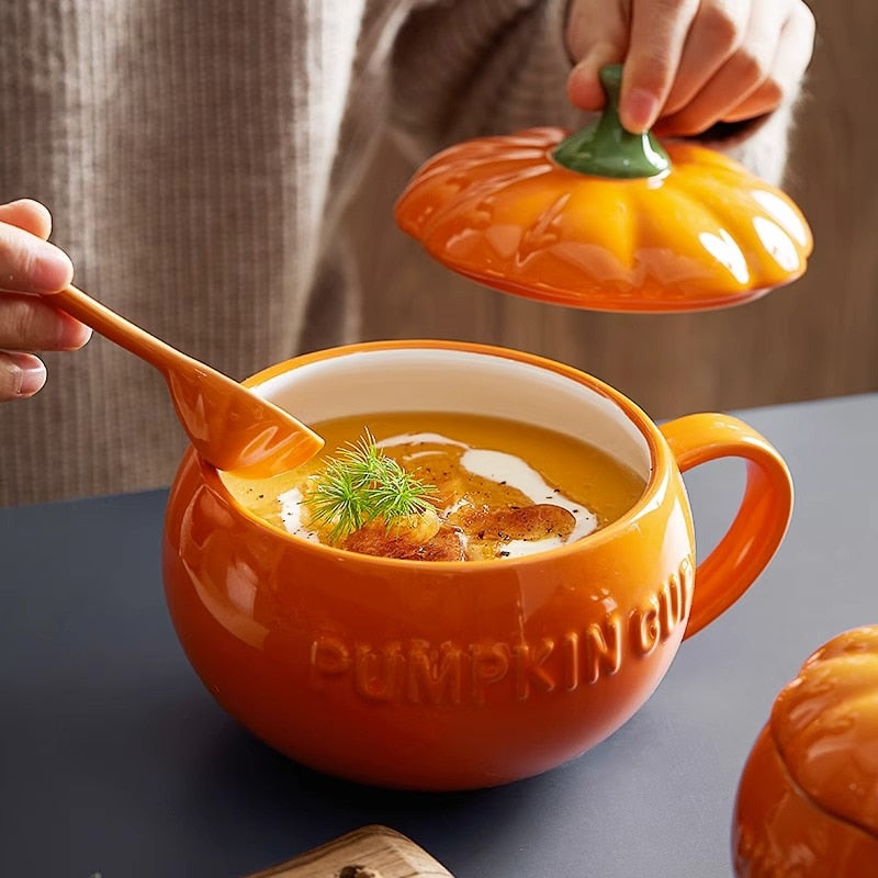 Keramikbecher in Kürbisform
