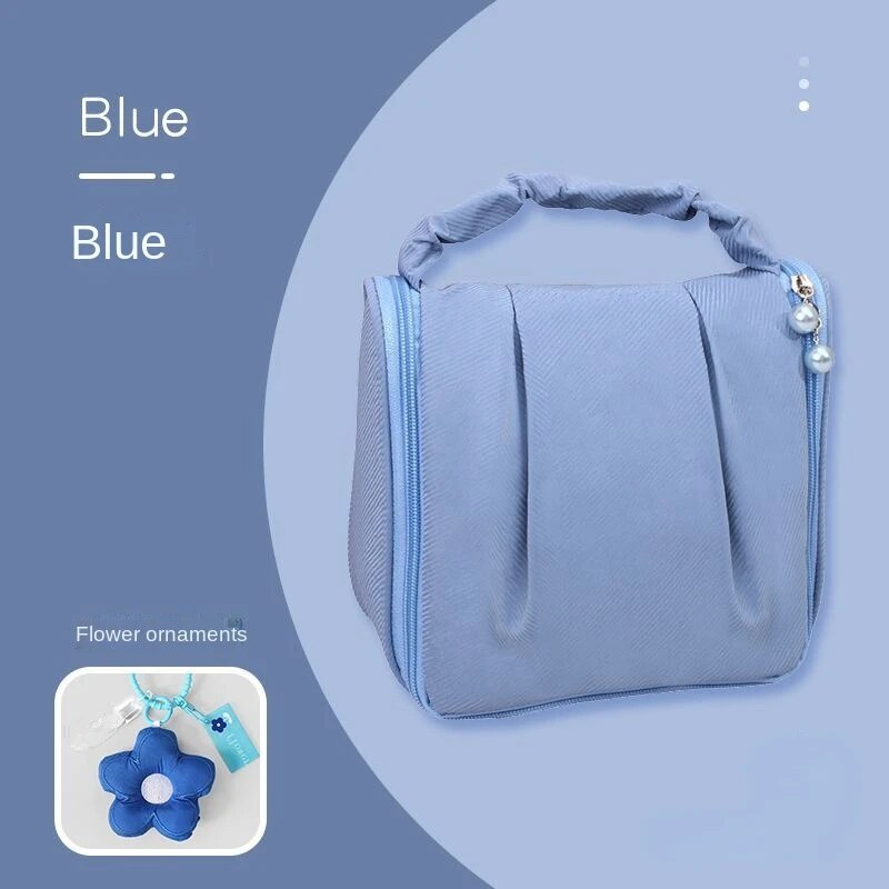 Schminktasche mit Blumenanhänger