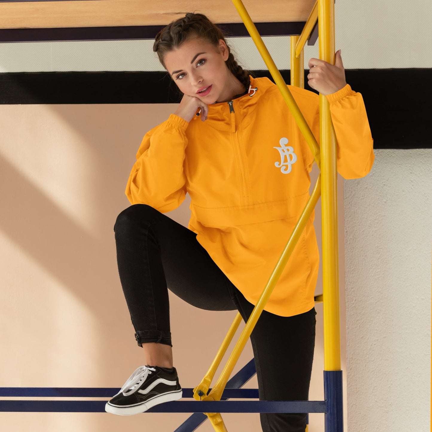 Mit Nami Berries bestickte, verstaubare Champion-Jacke