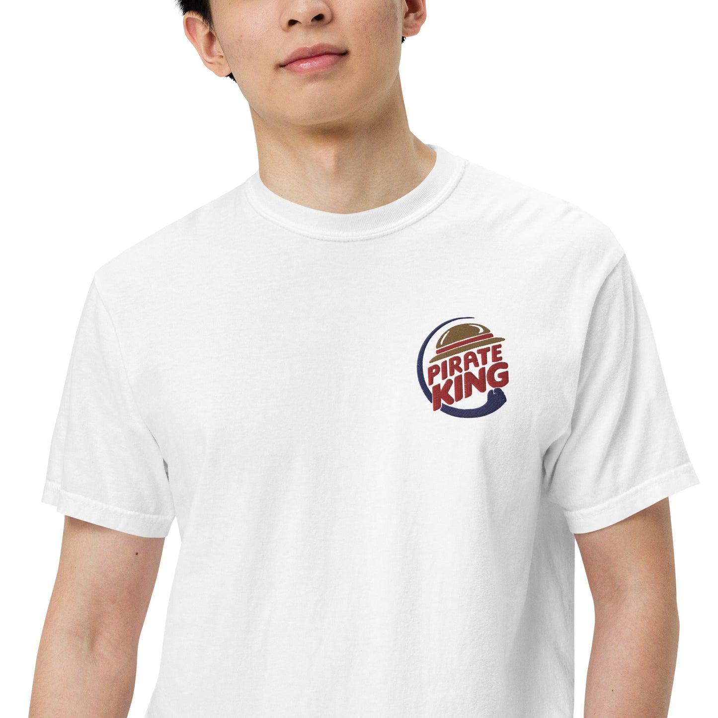 Pirate King Comfort Colors® besticktes Anime-Shirt