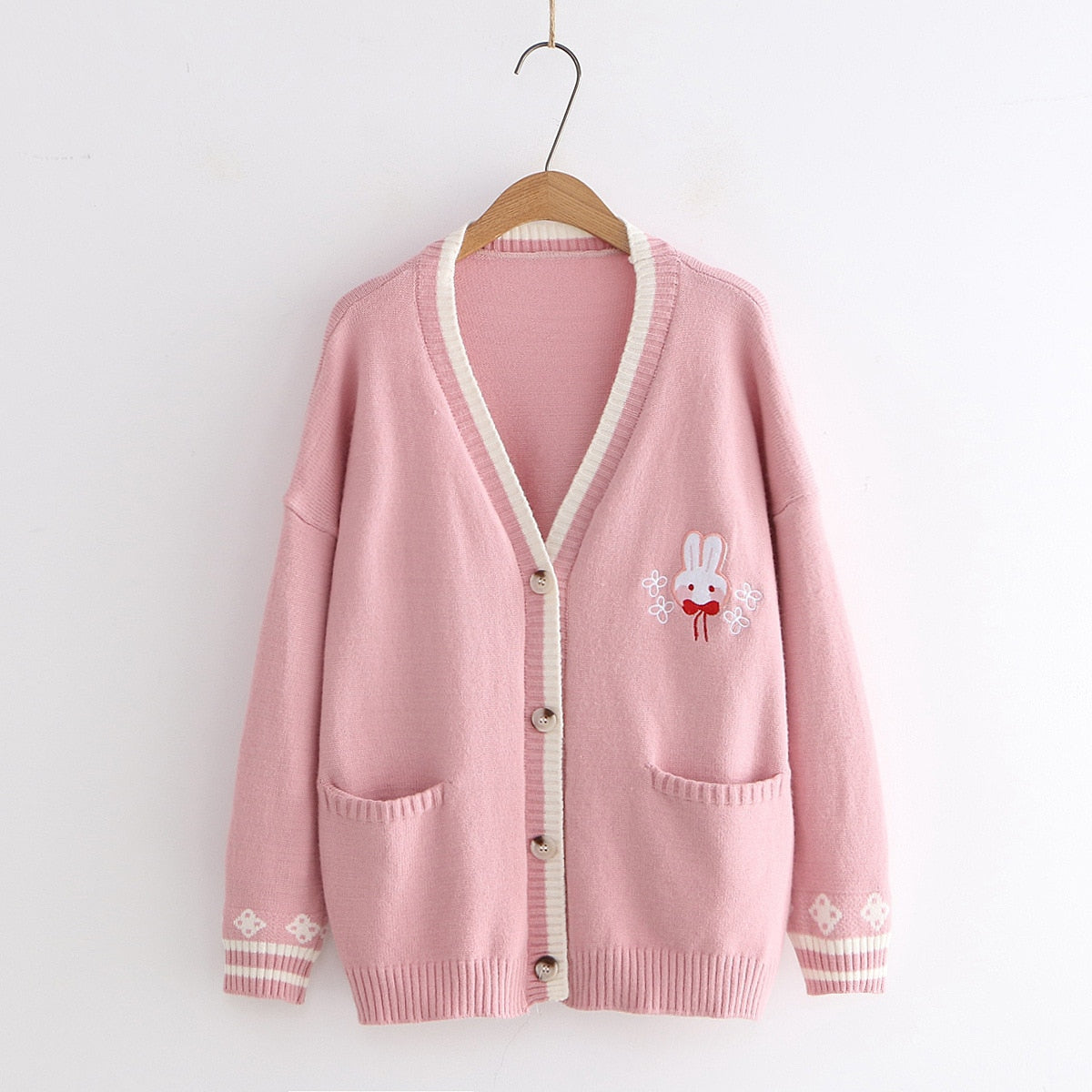 Strickjacke mit Häschen-Stickerei