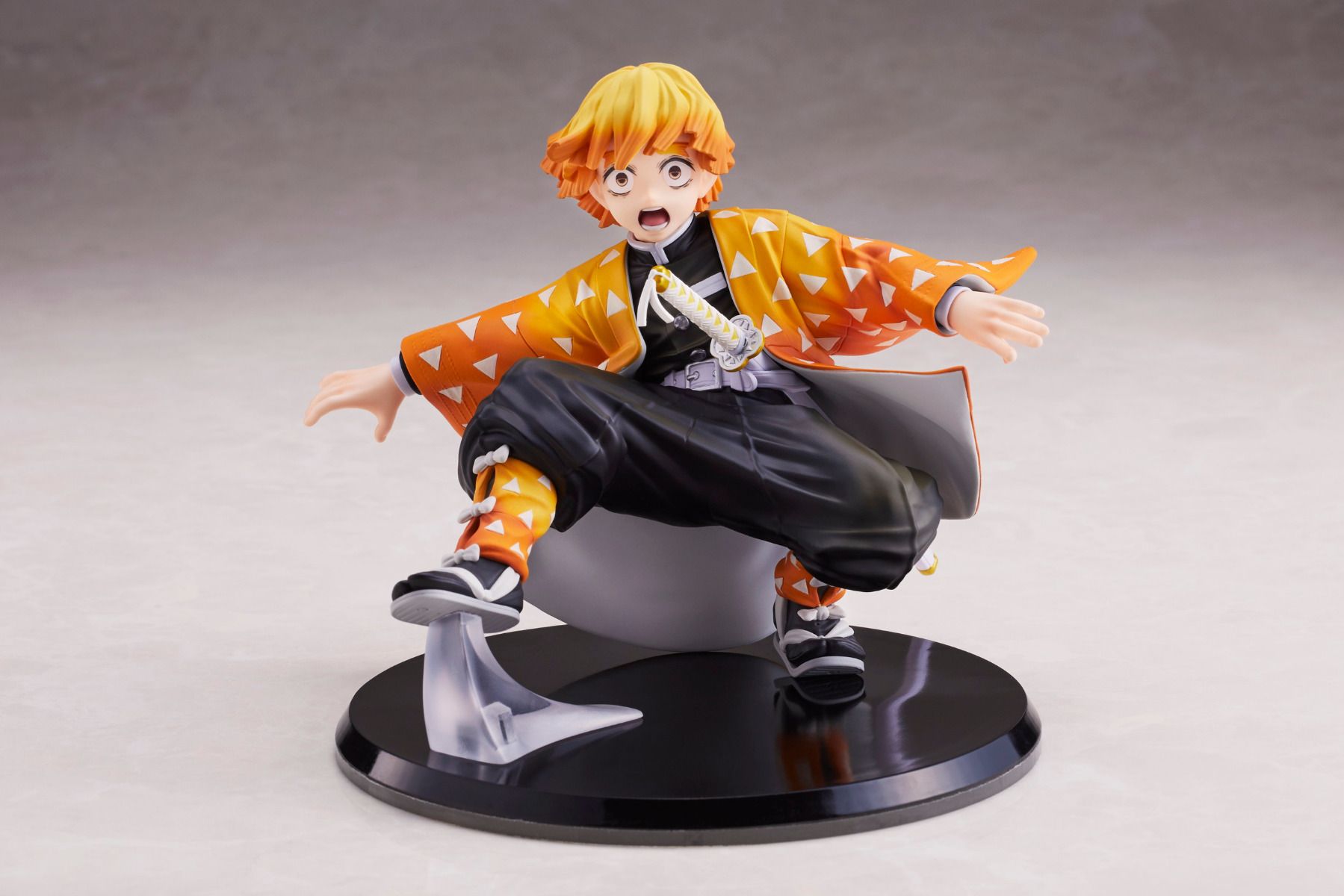 Demon Slayer Kimetsu no Yaiba: Zenitsu Agatsuma 1/8 Scale Figure by Aniplex Super Anime Store