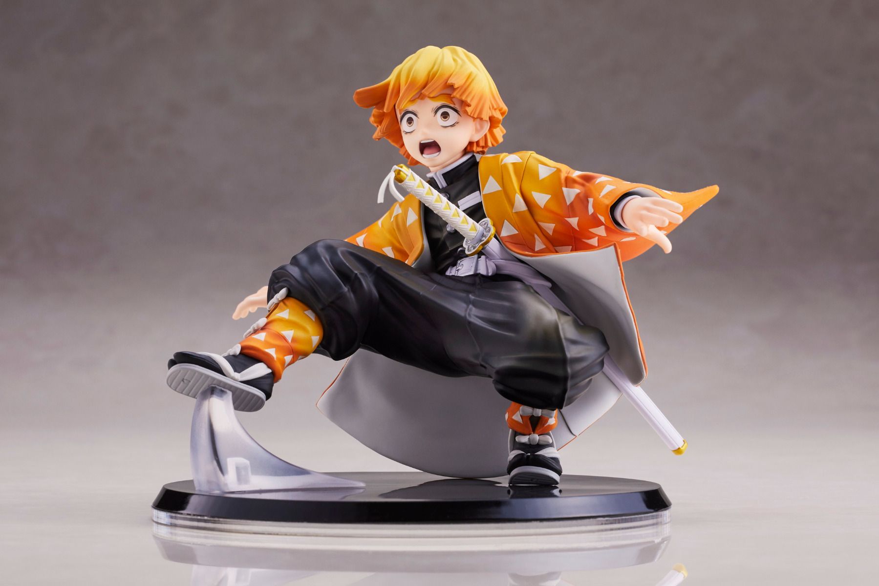 Demon Slayer Kimetsu no Yaiba: Zenitsu Agatsuma 1/8 Scale Figure by Aniplex Super Anime Store