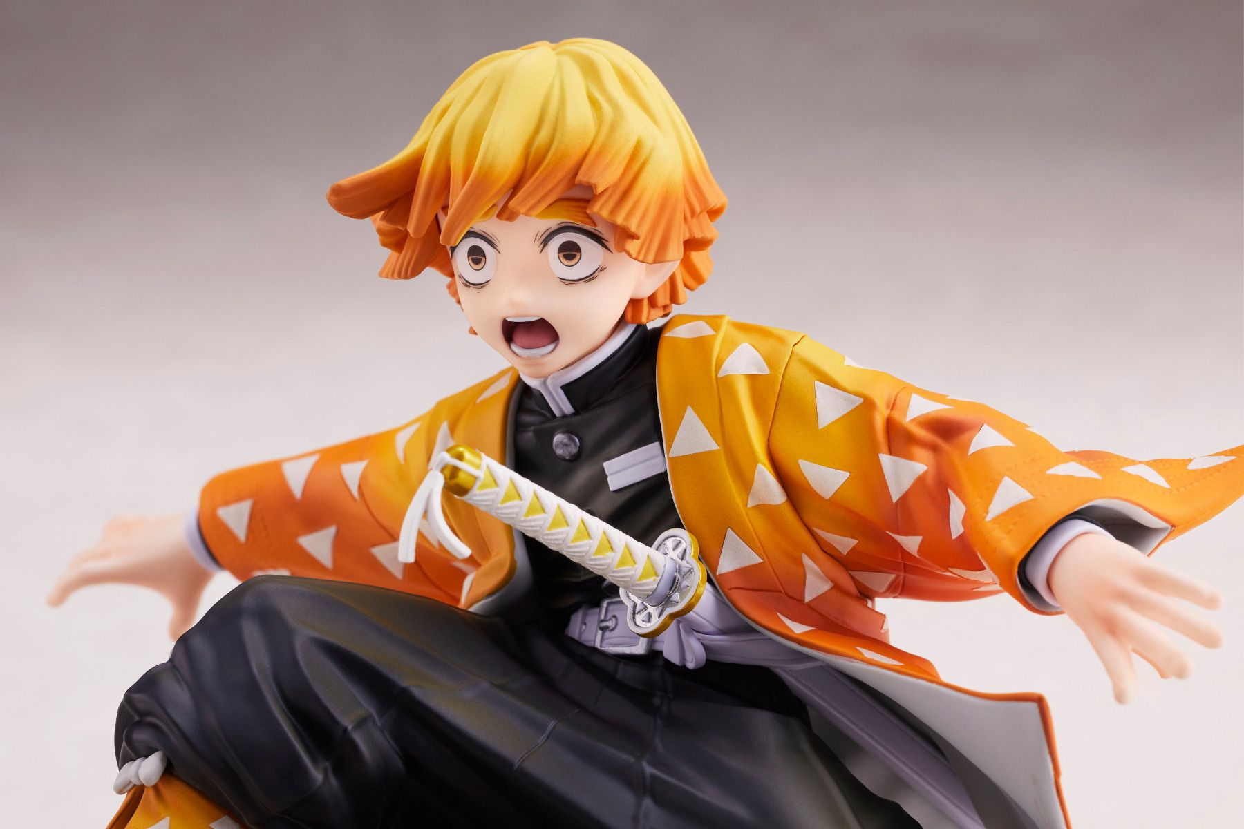 Demon Slayer Kimetsu no Yaiba: Zenitsu Agatsuma 1/8 Scale Figure by Aniplex Super Anime Store