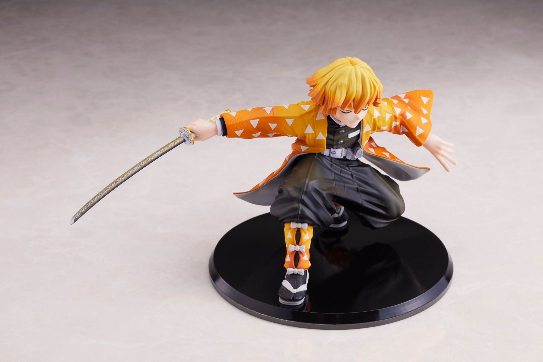 Demon Slayer Kimetsu no Yaiba: Zenitsu Agatsuma 1/8 Scale Figure by Aniplex Super Anime Store
