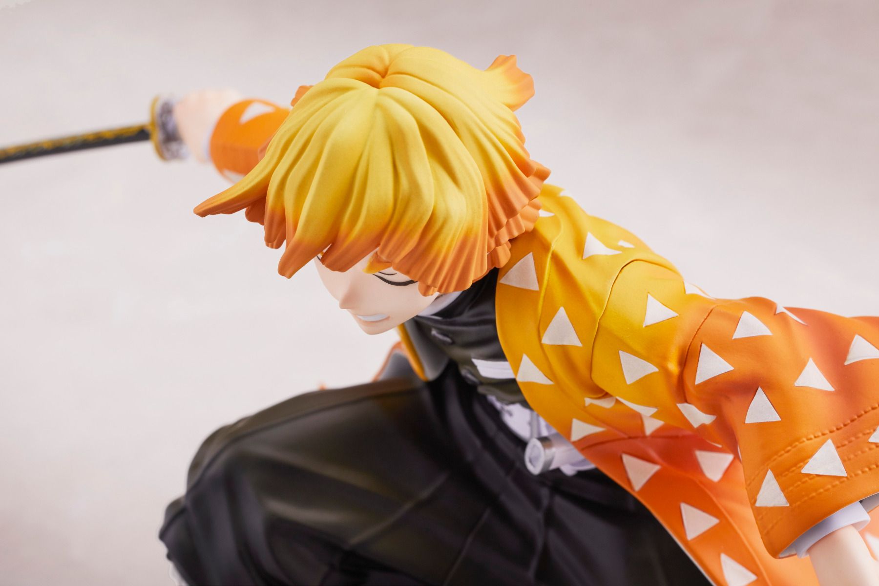 Demon Slayer Kimetsu no Yaiba: Zenitsu Agatsuma 1/8 Scale Figure by Aniplex Super Anime Store