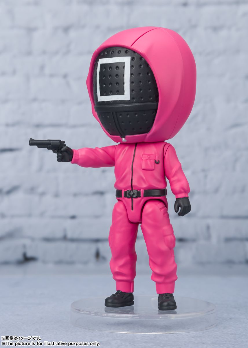 TAMASHII NATIONS - Squid Game - Masked Manager Bandai Spirits Figuarts Mini Figure