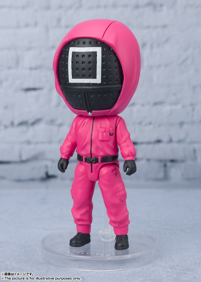 TAMASHII NATIONS - Squid Game - Masked Manager Bandai Spirits Figuarts Mini Figure