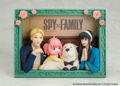 Spy × Family The Forgers Non-Articulated Figure