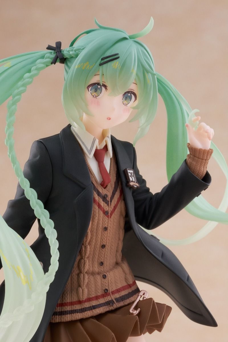 Hatsune Miku Fashion Preppy Ver. Figure
