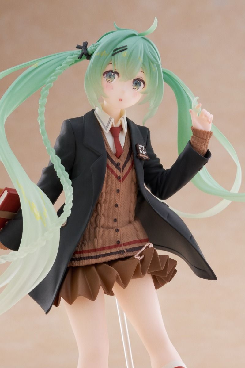 Hatsune Miku Fashion Preppy Ver. Figure