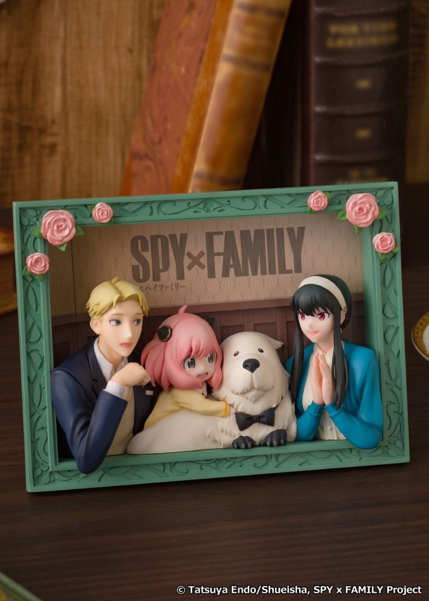 Spy × Family The Forgers Non-Articulated Figure
