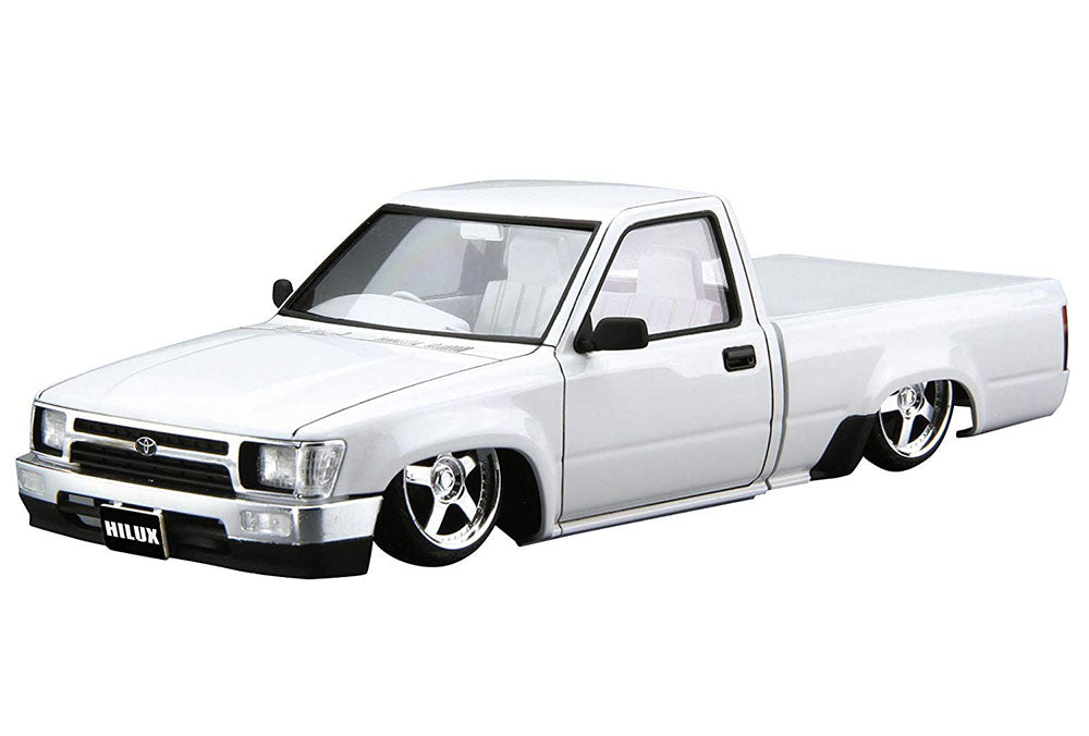 1/24 RN80 HILUX CUSTOM '85 (TOYOTA) Model Kit