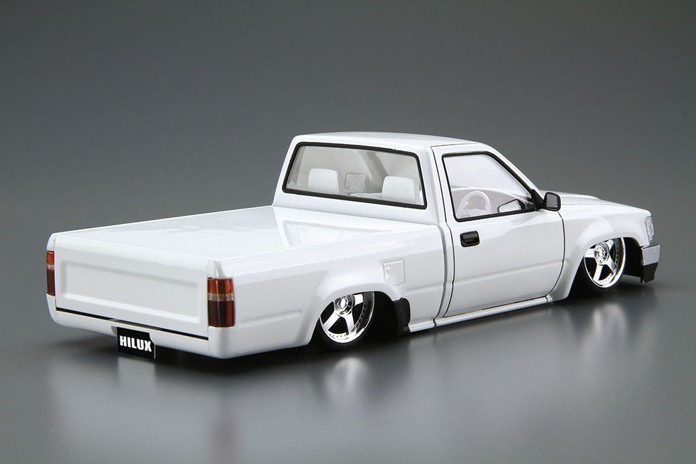 1/24 RN80 HILUX CUSTOM '85 (TOYOTA) Model Kit