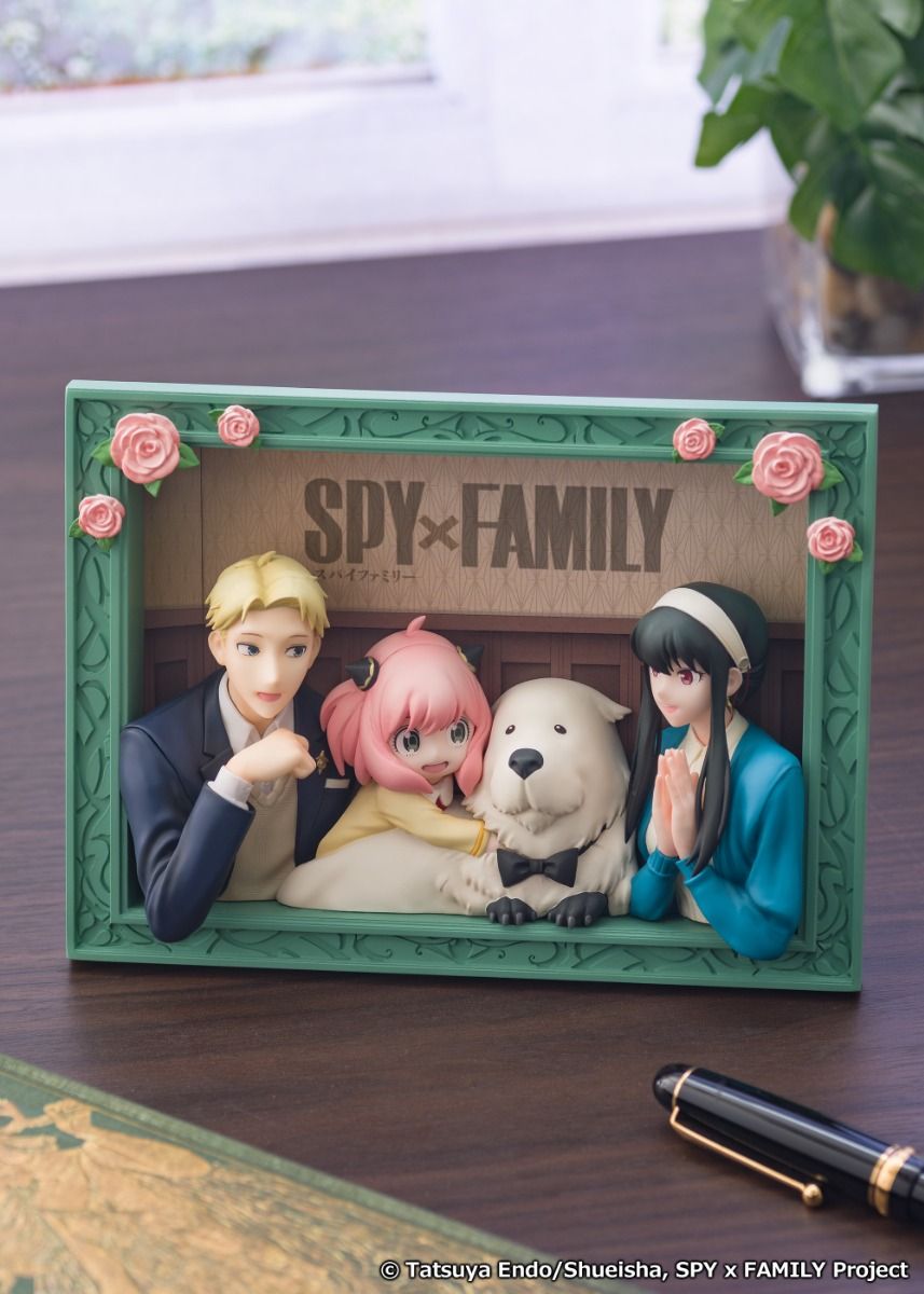 Spy × Family The Forgers Non-Articulated Figure