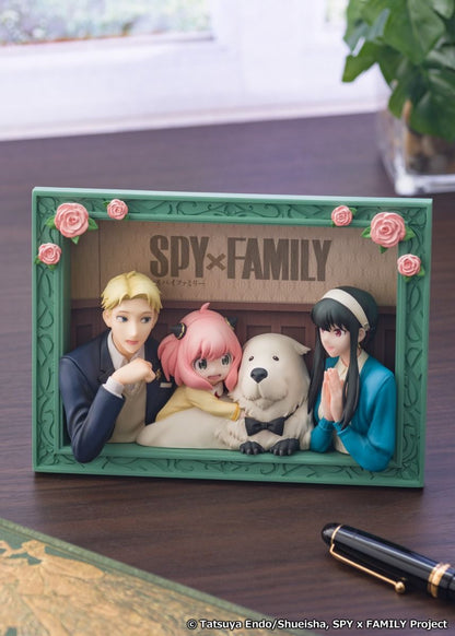 Spy × Family The Forgers Non-Articulated Figure