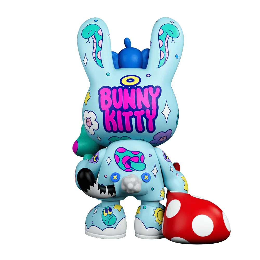 SuperPlastic: SuperGuggi (Persue), BunnyKitty (999 PCS)