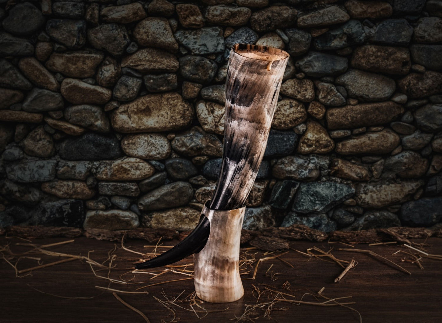 Curved Drinking Horn Bundle with Stand & Holster