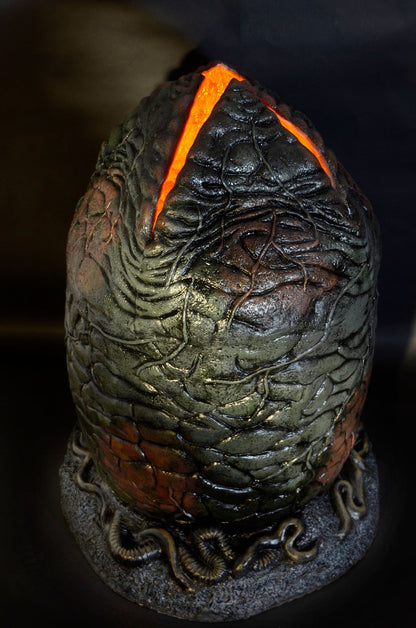 Aliens: Xenomorph Egg Life Size Replica with LED Lights