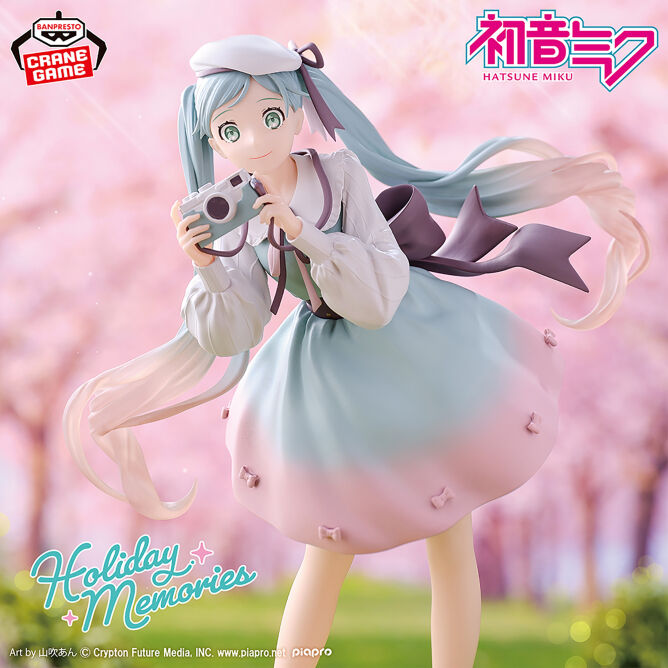 Hatsune Miku Holiday Memories Camera Figure