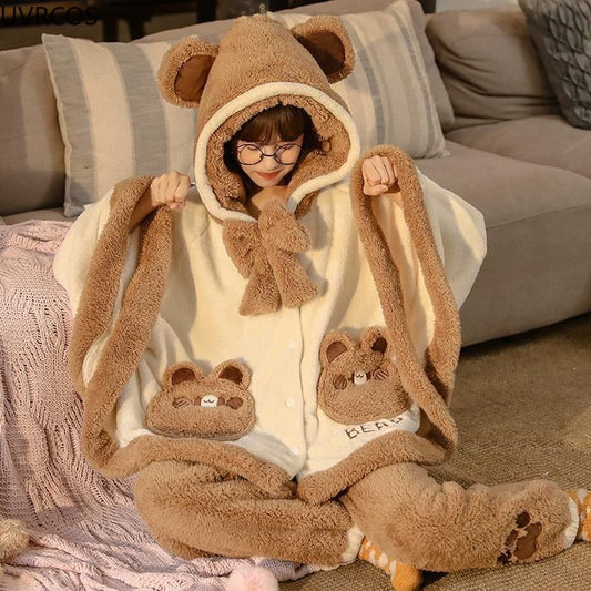 Pyjama mit Teddybär-Umhang