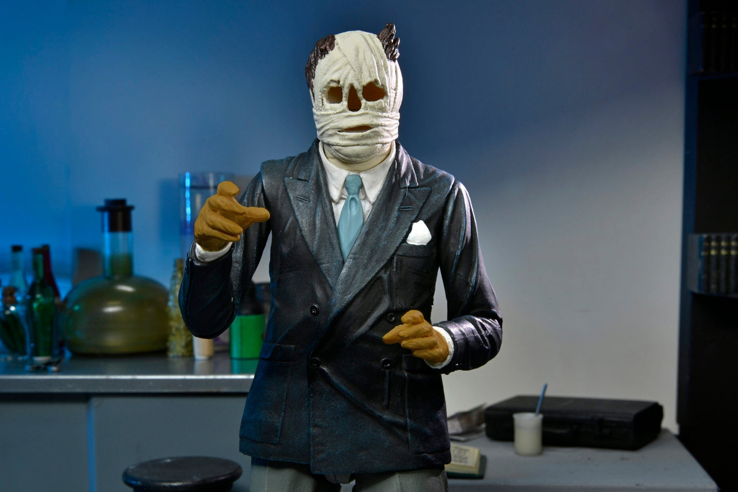 NECA Universal Monsters: Ultimate Invisible Man (COLOR)