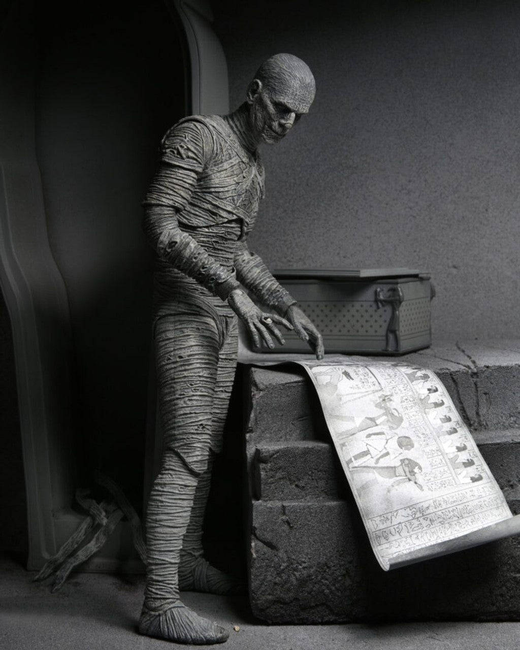 NECA Universal Monsters: Ultimate Mummy (Black & White)