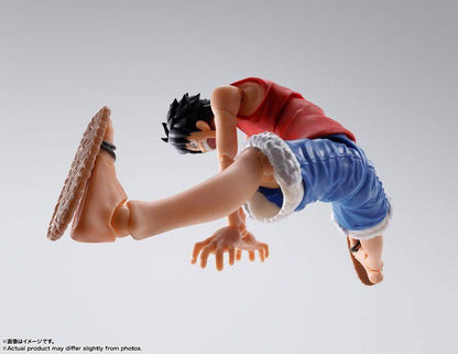 S.H. Figuarts Monkey D. Luffy -Romance Dawn- Figure (One Piece) Figure