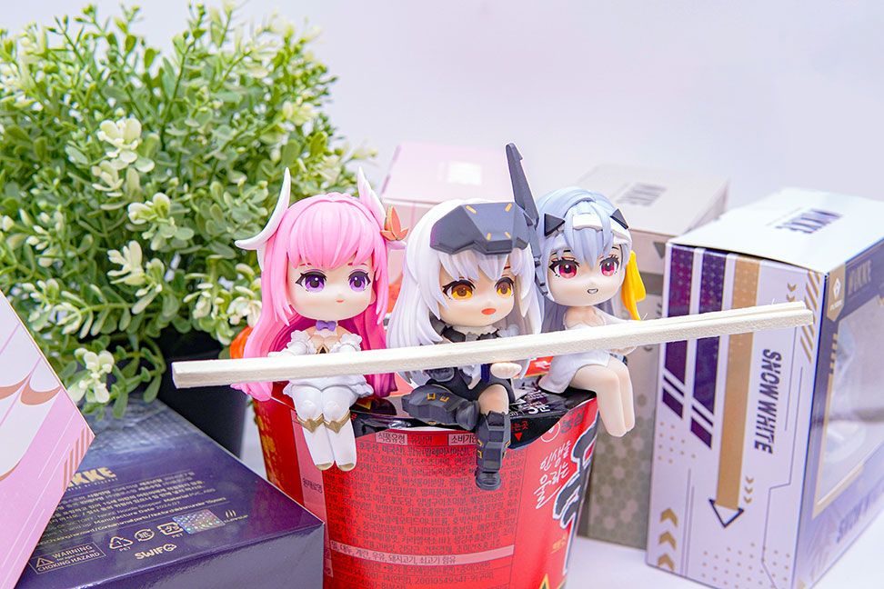 Goddess of Victory: Nikke Snow White Cup Noodle Holder Figure