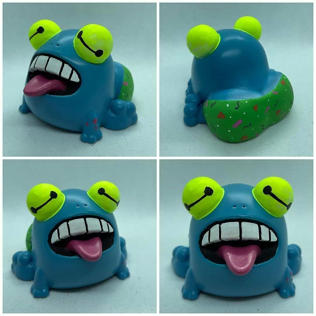 SUNS OUT BUNS OUT Custom 1 of 1 Ributt Vinyl Figure: "Toadally Here to Party" by Bearly Available