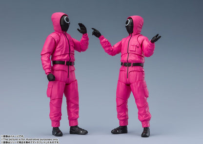 TAMASHII NATIONS - Squid Game - Trabajador enmascarado / Gerente enmascarado, Bandai Spirits SHFiguarts Figura