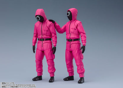 TAMASHII NATIONS - Squid Game - Trabajador enmascarado / Gerente enmascarado, Bandai Spirits SHFiguarts Figura